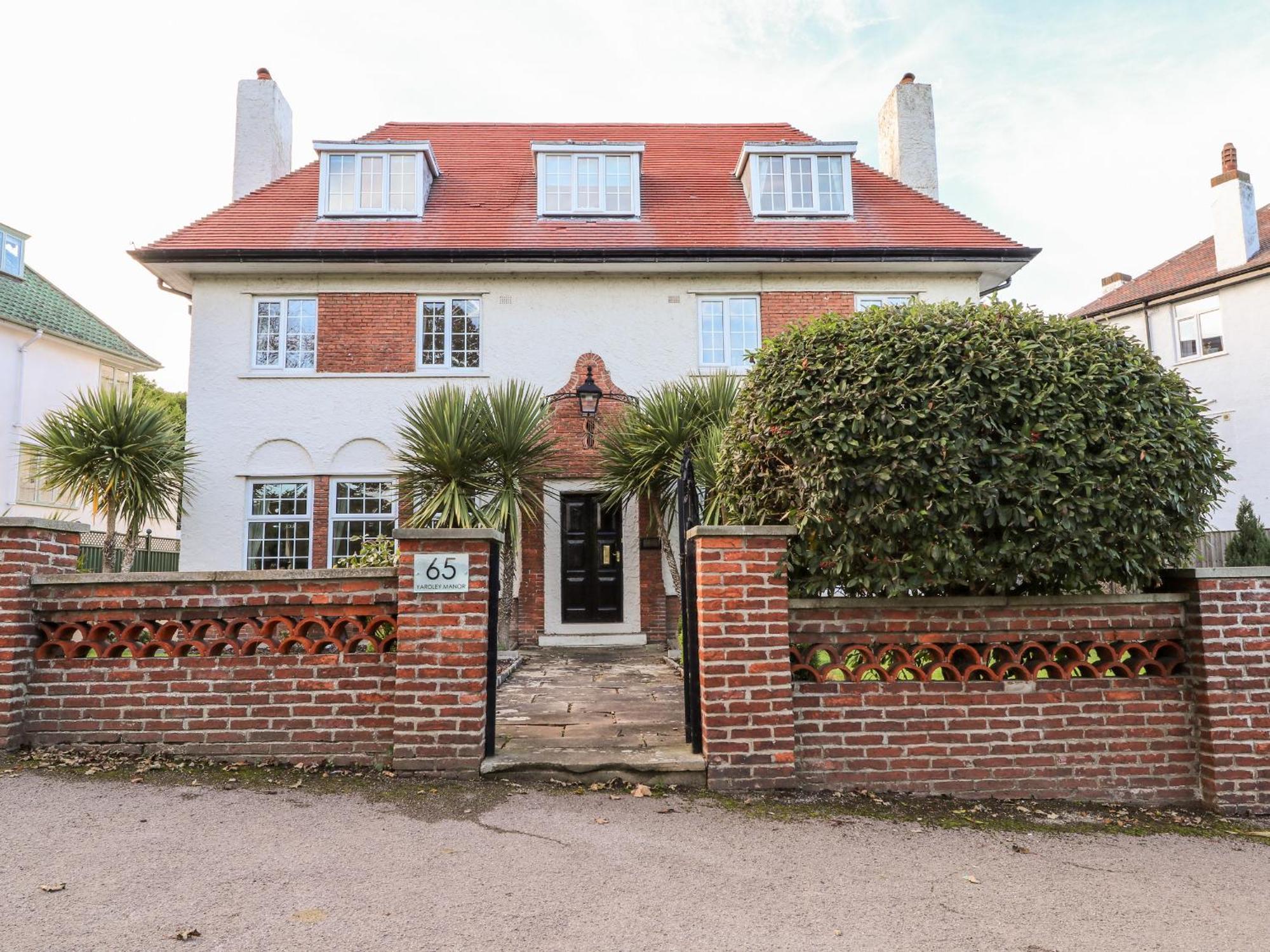 Yardley Manor Villa Scarborough Exterior photo