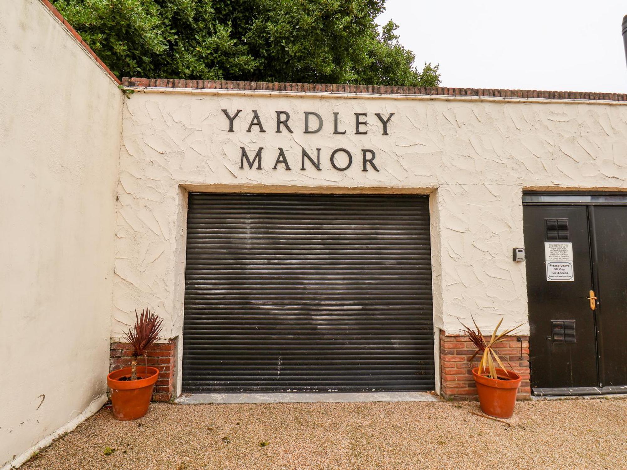 Yardley Manor Villa Scarborough Exterior photo